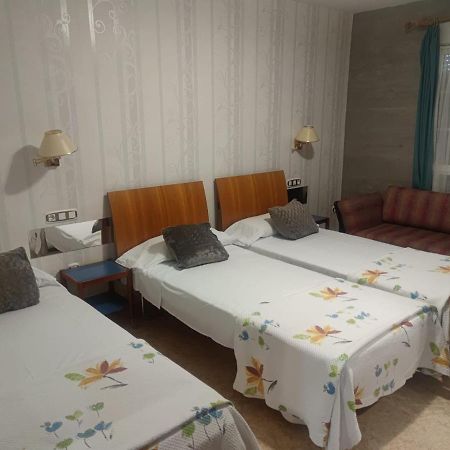 Hostal Burbia Villafranca Del Bierzo Εξωτερικό φωτογραφία