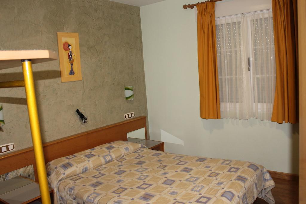 Hostal Burbia Villafranca Del Bierzo Εξωτερικό φωτογραφία