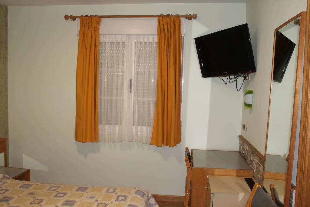 Hostal Burbia Villafranca Del Bierzo Εξωτερικό φωτογραφία
