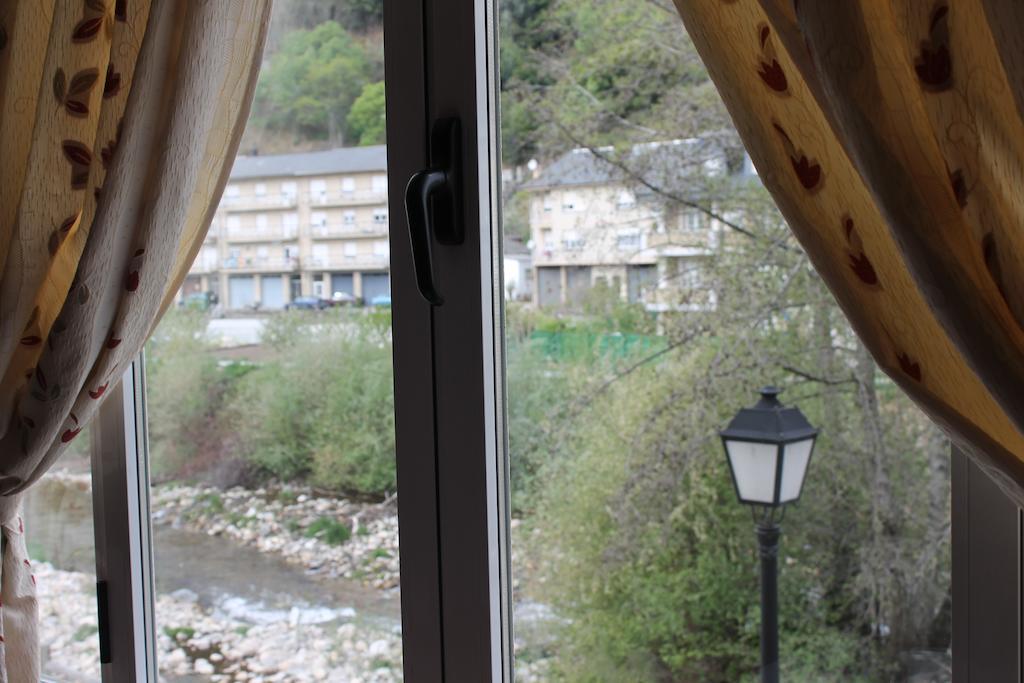 Hostal Burbia Villafranca Del Bierzo Δωμάτιο φωτογραφία