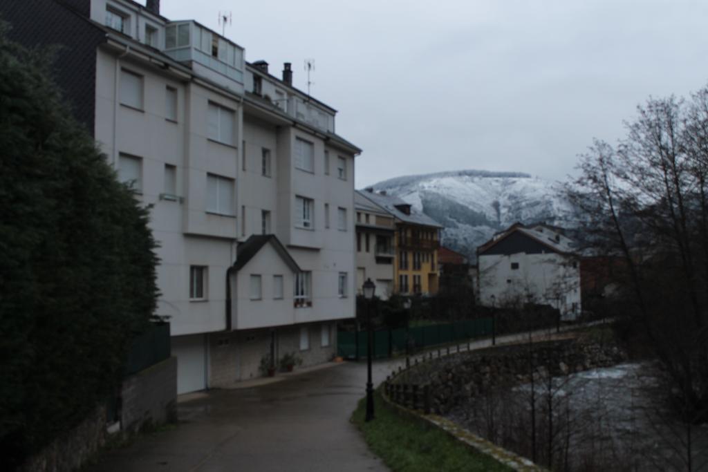 Hostal Burbia Villafranca Del Bierzo Εξωτερικό φωτογραφία